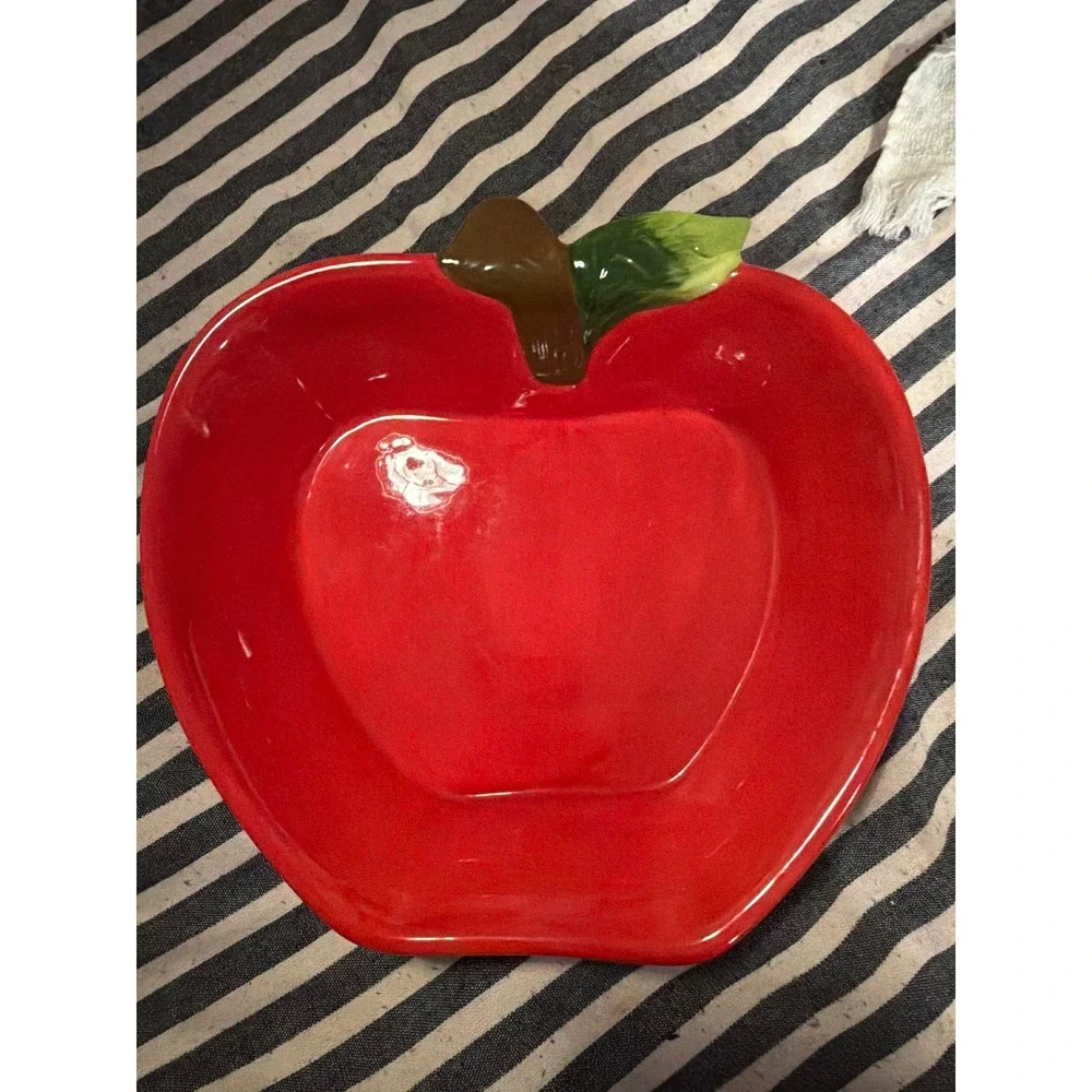 Plentiful Pantry Red Ceramic Apple Serving Bowl Dish 2005 Fruit Decor 10in